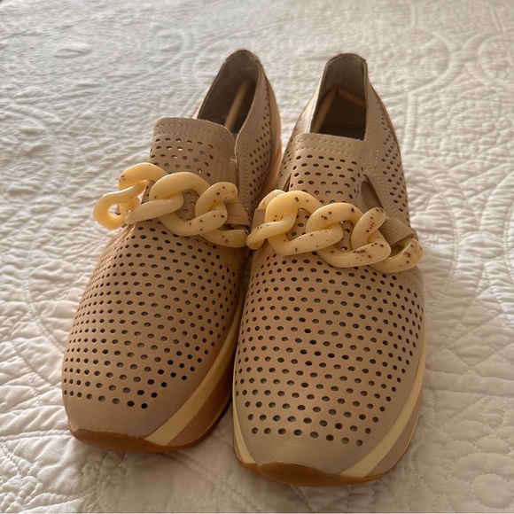 Dolce Vita Women's Jhenee Perforated Sneaker - Picture 9 of 10